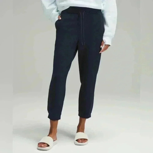 Lululemon Loungeful  High-Rise Cropped Jogger - Picture 1 of 5